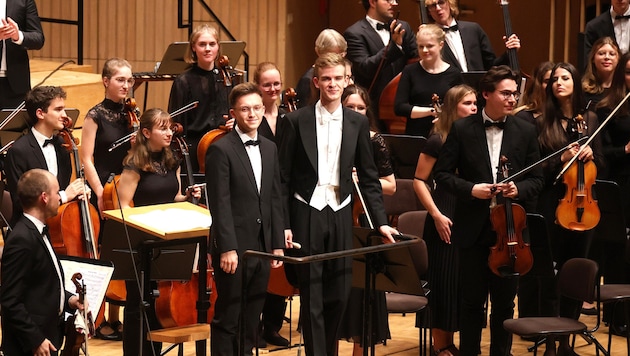 Dirigent Matthias Achleitner und „seine OÖ Philharmonie“ (Bild: Andreas Maringer)