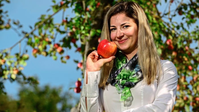 Bei Obstbäuerin Veronika Harm gab es heuer eine reiche Apfelernte samt Saft.