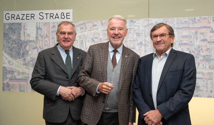 Infrastrukturstadtrat Franz Dinhobl, Bürgermeister Klaus Schneeberger, und Verkehrsplaner ...