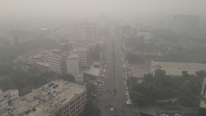 A thick blanket of smog has been hanging over the metropolis of Lahore for two weeks. (Bild: kameraOne (Screenshot))