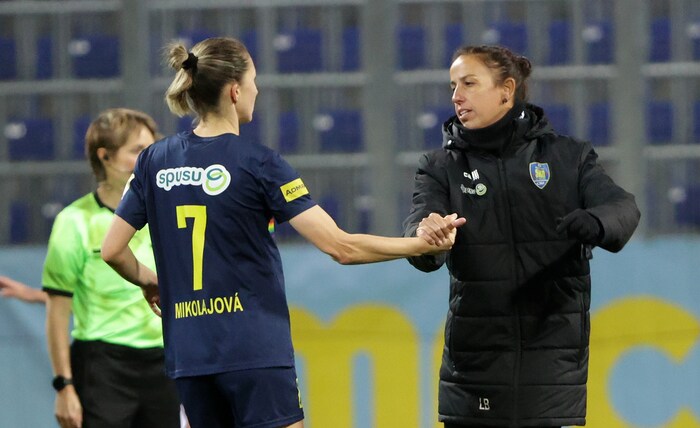 Liese Brancao leistet bei den SKN Ladies super Arbeit als Trainerin!