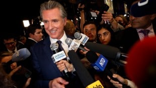 Kaliforniens Gouverneur Gavin Newsom sagt Trump den Kampf an. (Bild: APA/2024 Getty Images)