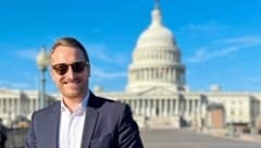 Tirols ÖGB-Chef Philip Wohlgemuth vor dem Kapitol in Washington DC (Bild: zvg)