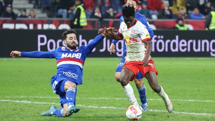 Nur mit vollem Einsatz der GAK-Kicker um Jacob Italiano kann der erste Saisonsieg gelingen.