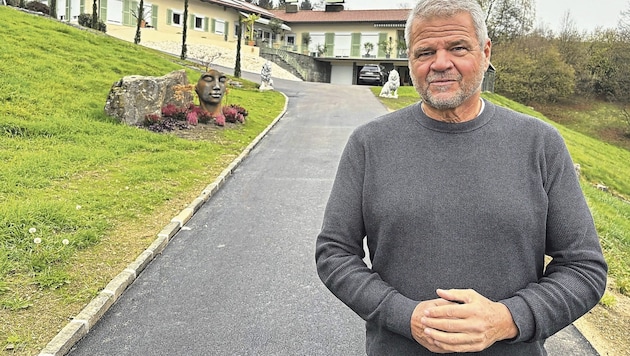 Einen alten Bungalow in eine geschmackvolle Parteizentrale hat das Team Kärnten mit Parteiobmann Gerhard Köfer in Seeboden verwandelt. (Bild: Elisa Aschbacher)