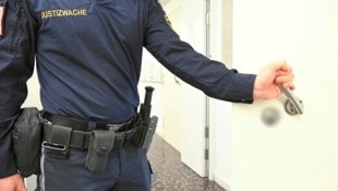 Die Arbeitsbedingungen für Justizwachebeamte sind angespannt.