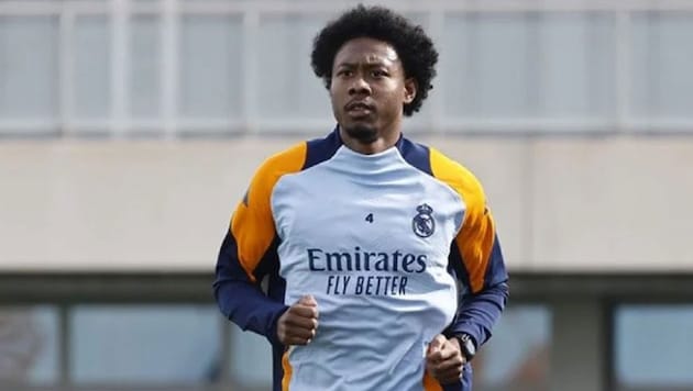 David Alaba trainiert wieder mit dem Ball. (Bild: realmadrid.com)