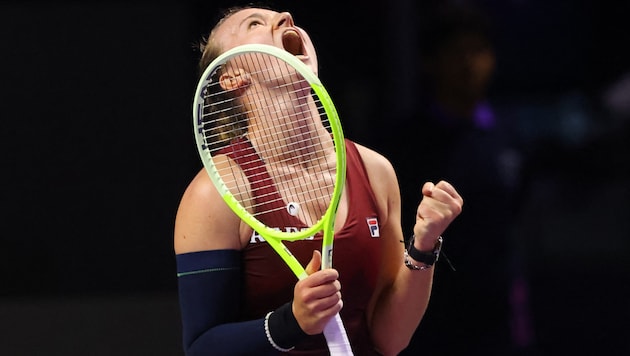 Barbora Krejcikova bejubelt ihren Halbfinal-Einzug. (Bild: AFP/APA/Fayez NURELDINE)