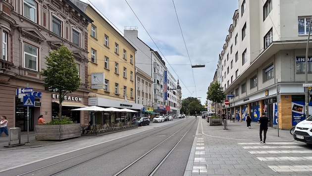 Bis 2030 soll die südliche Landstraße zur Fußgängerzone werden. Beim Schillerpark will man das Gastro-Angebot „straffen“. (Bild: Horst Einöder/Flashpictures)