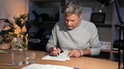 Schreibt Vizekanzler Robert Habeck hier an seiner „Kanzlerrede“?