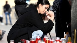 Die Trauer in Serbien ist groß nach dem Unglück am Bahnhof von Novi Sad. (Bild: APA/AFP/Nenad Mihajlovic)