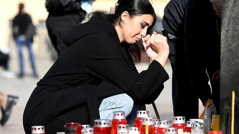 Die Trauer in Serbien ist groß nach dem Unglück am Bahnhof von Novi Sad. (Bild: APA/AFP/Nenad Mihajlovic)