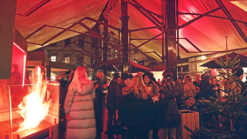 Bei „Winter in the City“ wird Glühwein am Feuer genossen. (Bild: Copyright (c) Haas&Haas Wien)