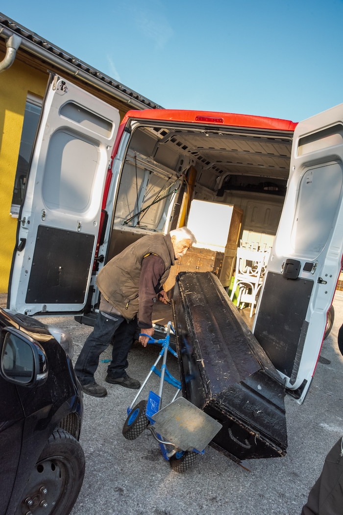 Klaus Böhmer aus Neunkirchen erstand den Sarg, in dem Gustav Mahler in „Alma – A Show Biz ans ...