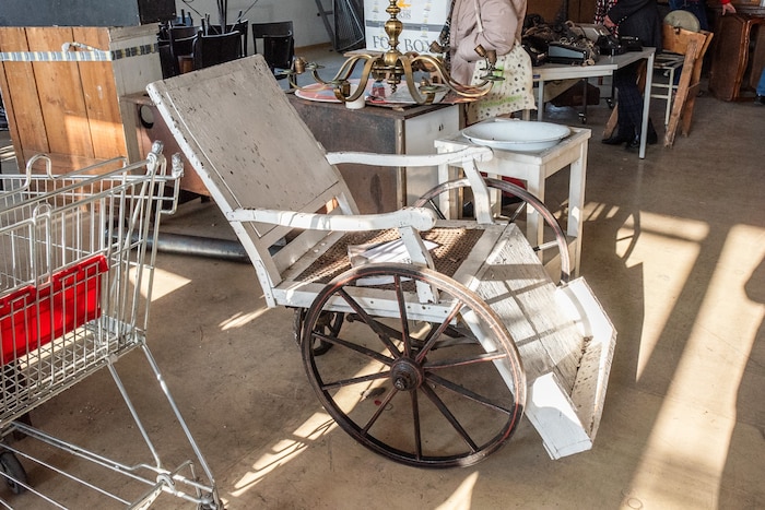 Dieser alte Rollstuhl wechselte für 150 Euro den Besitzer.