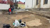 Weit über 200 Jahre alte Gebeine und mittelalterliche Baustrukturen bei der Stadtpfarrkirche St. ...