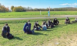Im Burgenland aufgegriffene Flüchtlinge Anfang November – nahezu täglich werden vor allem im ...