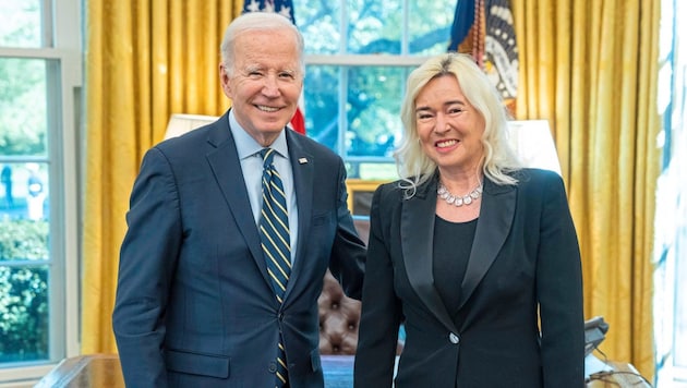 Ambassador Petra Schneebauer at a meeting with former President Joe Biden. (Bild: White Hous Photo Office)