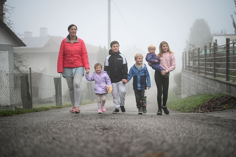 Die Zeit mit den fünf Kindern ist Tanja W. besonders wichtig und hilft der 37-Jährigen auch dabei, den Verlust ihres geliebten Ehemanns etwas leichter zu verkraften. (Bild: Wenzel Markus/Markus Wenzel)