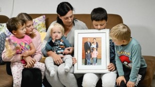 Tanja W. trauert um ihren Ehemann, die Kinder Liya, Sara, Jona, Jannik und Fynn  (v. l.) vermissen ihren Papa. (Bild: Wenzel Markus/Markus Wenzel)