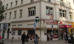 In dem Haus herrscht ein ständiges Kommen und Gehen. Nachbarn hätten von einer gewaltsamen ...
