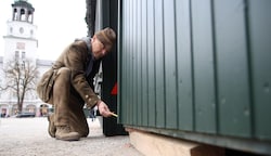 Organisator Wolfgang Haider überwacht den Aufbau (Bild: Tröster Andreas)