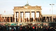 Die Soldaten vor dem Brandenburger Tor mussten weichen.