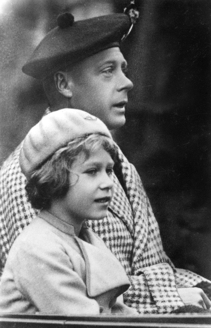 Onkel und Nichte vor der Abdankung: König Edward VIII. und Prinzessin Elizabeth (Bild: picturedesk.com/Charlotte Zeepvat / Mary Evans / picturedesk.com)