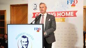 FPÖ-Spitzenkandidat Norbert Hofer tourt durch die Bezirke.