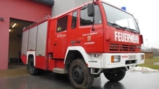 Aussortiert im Jahr 2023, sollte das alte TLF der Wehr als Unterstützungsfahrzeug dienen. Jetzt geht es in die Ukraine. (Bild: FF Ollersdorf)