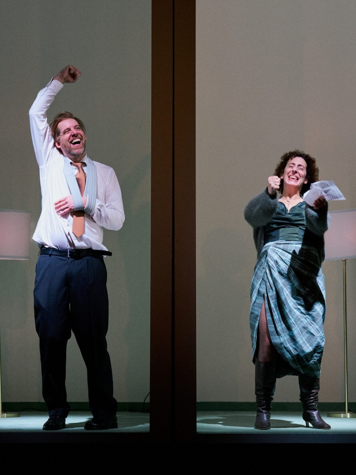 Anke Stedingk as Minna and Sebastian Schindegger as Tellheim