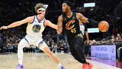 Donovan Mitchell von den Cleveland Cavaliers (re.) im Duell mit Brandin Podziemski von den Golden State Warriors  (Bild: Getty Images/APA/Getty Images via AFP/GETTY IMAGES/Jason Miller)