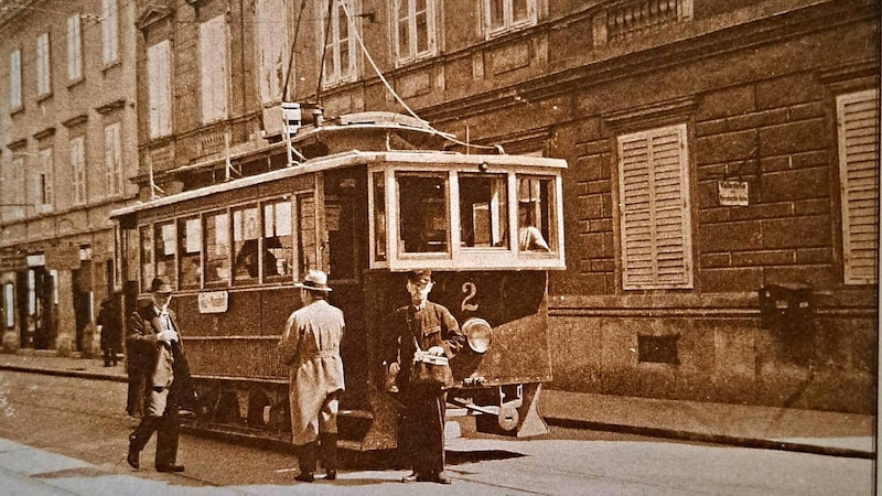 The "Zweierlinie" in 1933 at the Zinzendorfgasse stop. (Bild: Robert Engele/Tramwaymuseum Graz)