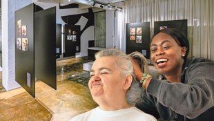 Helfen ist schön. Und genau das fängt die Ausstellung mit ihren berührenden Fotos ein. 