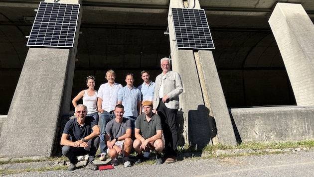 Die Monzabon-Straßengalerie zwischen Zürs und Lech ist westlich ausgerichtet, womit die Betonsäulen sehr günstig für die Gewinnung von Solarstrom wären. (Bild: Photovoltaik Lech)