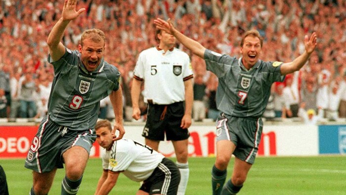 26. Juli 1996: Alan Shearer jubelt über das frühe 1:0 für England im EM-Halbfinale gegen Deutschland. Später gleicht Stefan Kunz aus – und Deutschland zieht via Elfmeterschießen ins Finale ein.
