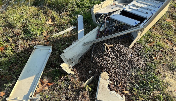 Der Sicherungskasten wurde bei dem Unfall komplett zerstört.