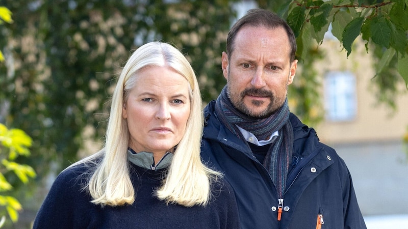 Mette-Marit und Haakon versuchen, Marius so gut wie möglich zu helfen und aus Gewalt-Drogen-Spirale herauszuholen. (Bild: dana / dana press)