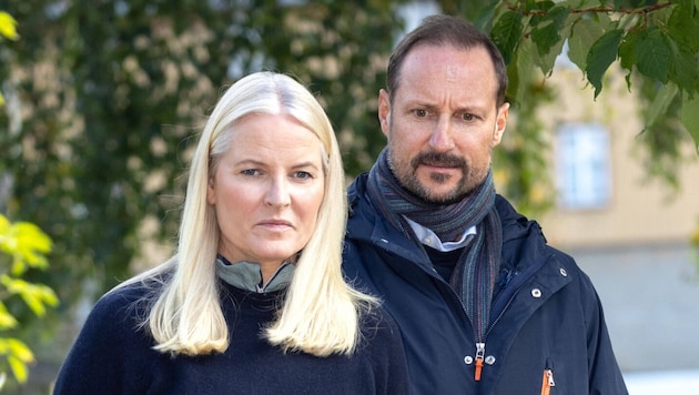 Crown Prince Haakon has taken a heavy burden off his wife Crown Princess Mette-Marit and personally placed their son Marius in a rehab clinic. (Bild: picturedesk.com/dana / dana press)