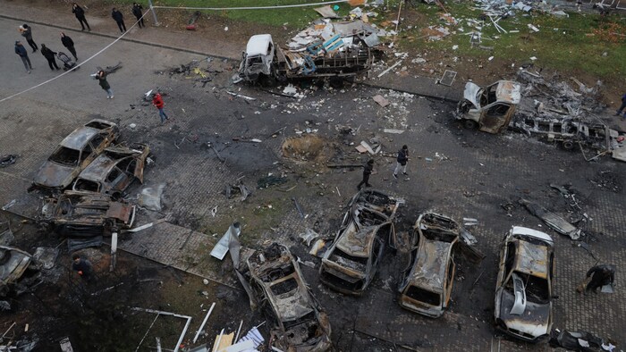 Im Innenhof eines Wohnhauses in Odessa bietet sich ein fürchterliches Bild.