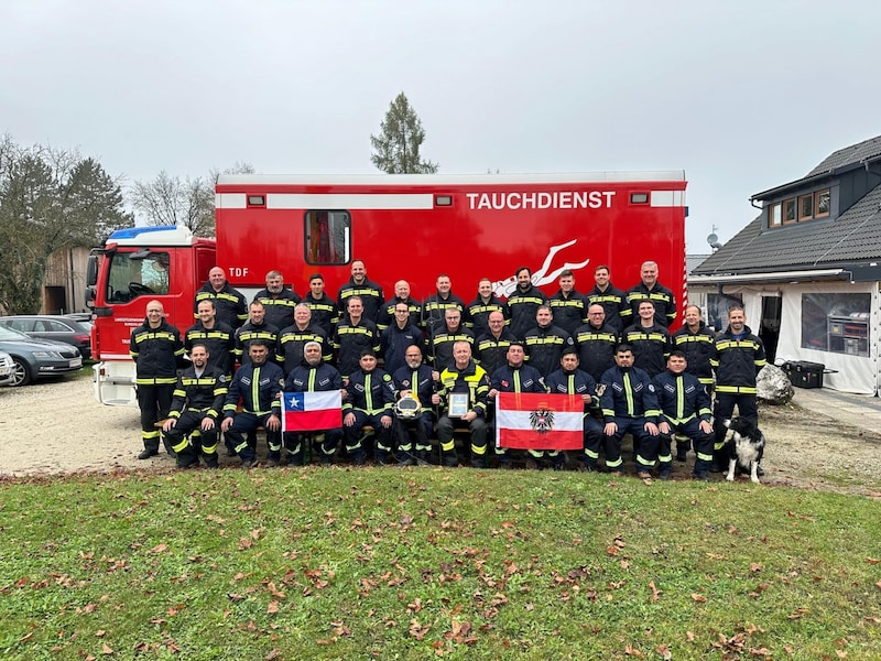 Abschlussbild mit den „Bomberos“. (Bild: Günter Prünner)