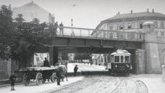 Gleise durchs Salzburger Zentrum? Das gab es schon einmal. Und zwar für die Straßenbahn von 1886 bis 1953. (Bild: Repro: WOLFGANG WEBER)