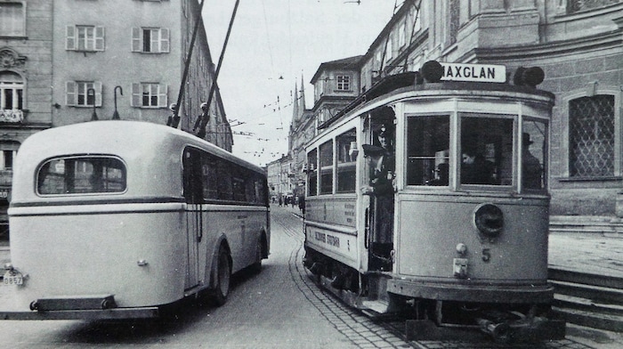 Tracks through the center of Salzburg? It's been done before. For the tramway from 1886 to 1953.