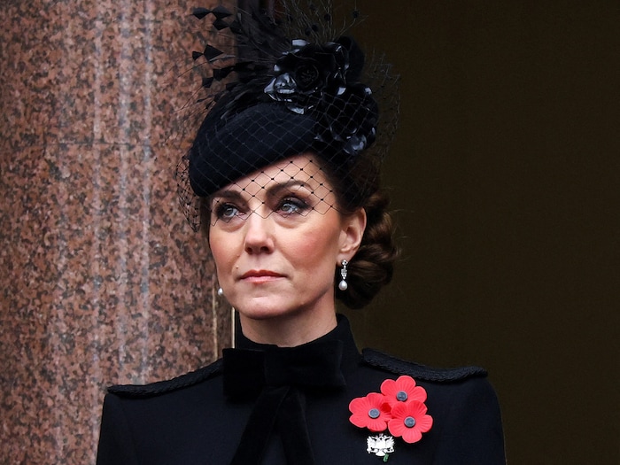 Prinzessin Kate beobachtet die Zeremonie mit Tränen in den Augen von einem Balkon aus.