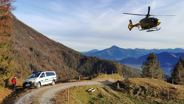 In addition to the helicopter crew, the mountain rescue team was also deployed. (Bild: ZOOM Tirol)