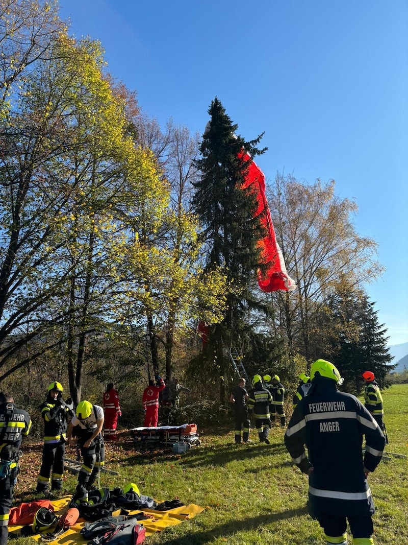 Spektakulärer Einsatz in Anger (Bezirk Weiz). (Bild: Freiwillige Feuerwehr Anger)