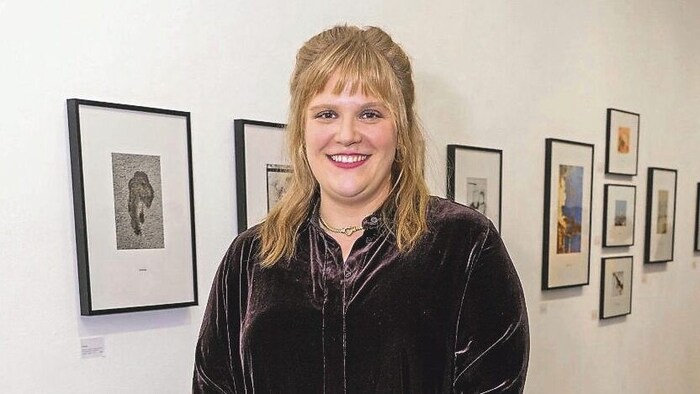 ... Actress Stefanie Reinsperger...