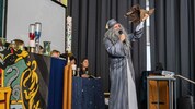 Pfarrer Marcus Hütter als Dumbledore in der Erlöserkirche Graz