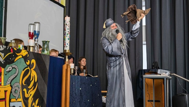 Pfarrer Marcus Hütter als Dumbledore in der Erlöserkirche Graz (Bild: Juergen Fuchs)