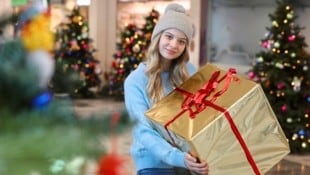 Weihnachtsshopping: Beim Einkaufen sollte man günstige Angebote genau prüfen, ob nicht verstecke Nebenkosten zu tragen sind (Symbolfoto). (Bild: Jöchl Martin)